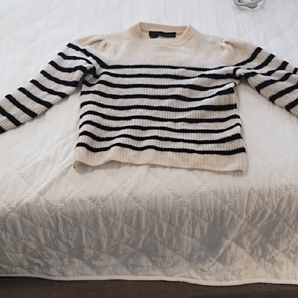 360 Cashmere Cream Ribbed Sweater